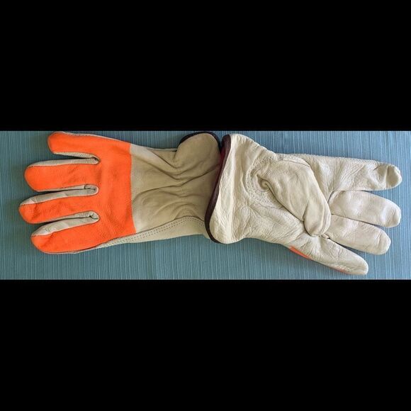 Cowhide Gardening Gloves   - Picture 2 of 3